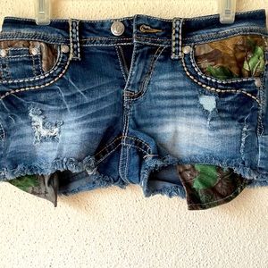 Grace in LA Camo Jean Shorts Size 26